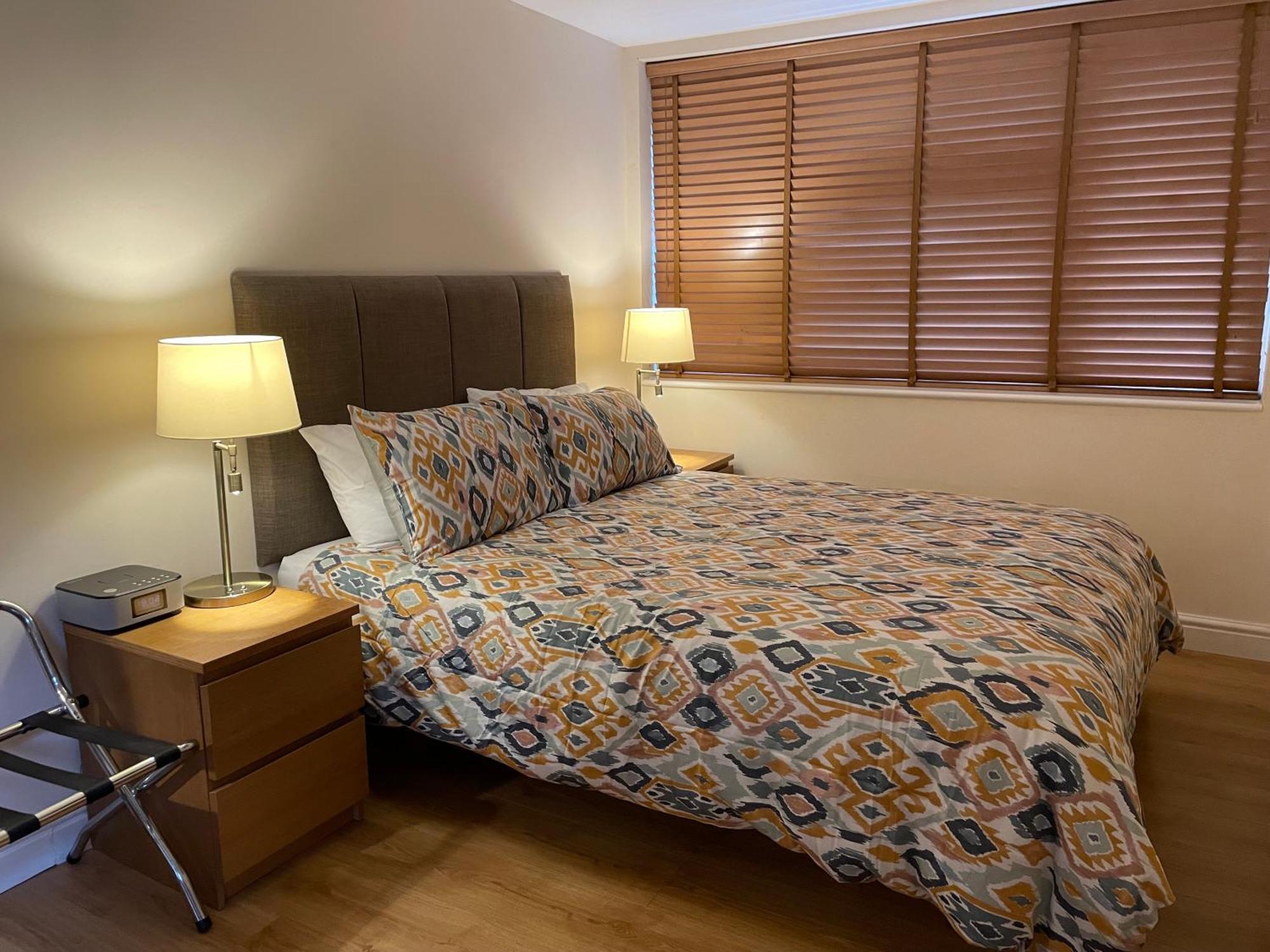 Clay Farm Guest House Бромли Экстерьер фото